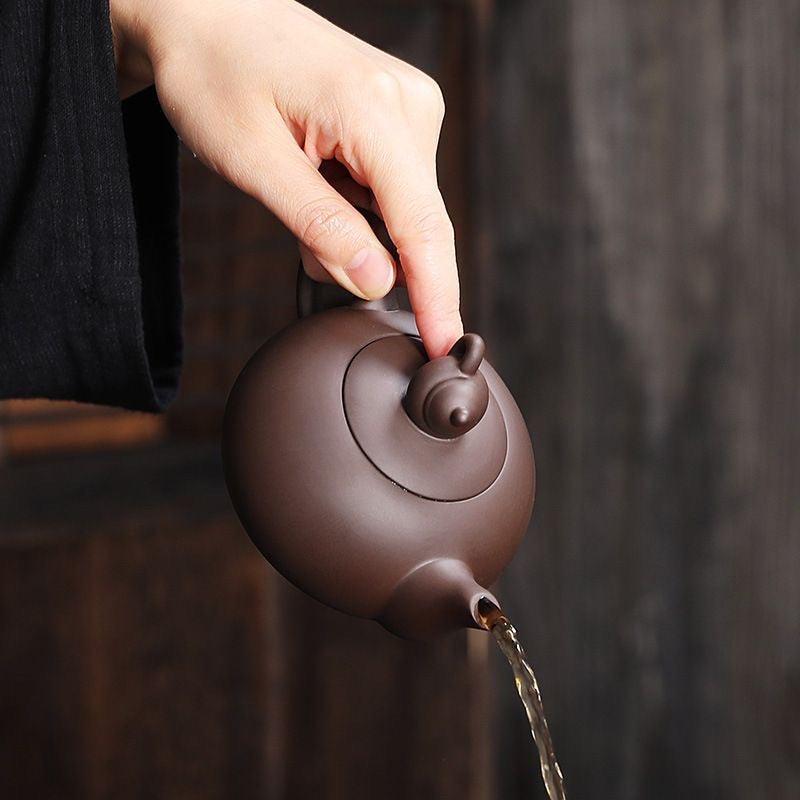 Théière artisanale en argile violette – Design Pot-in-Pot, 220 ml