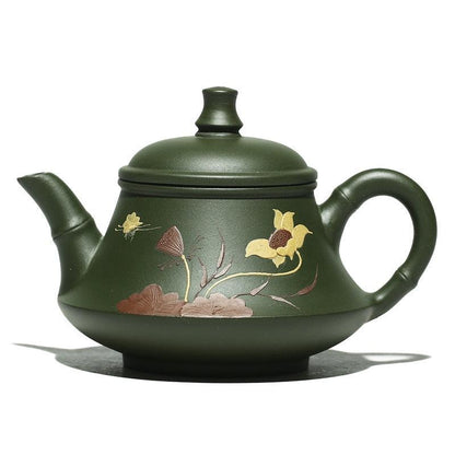 Théière artisanale en argile verte – Décor lotus, anse bambou, 230 ml