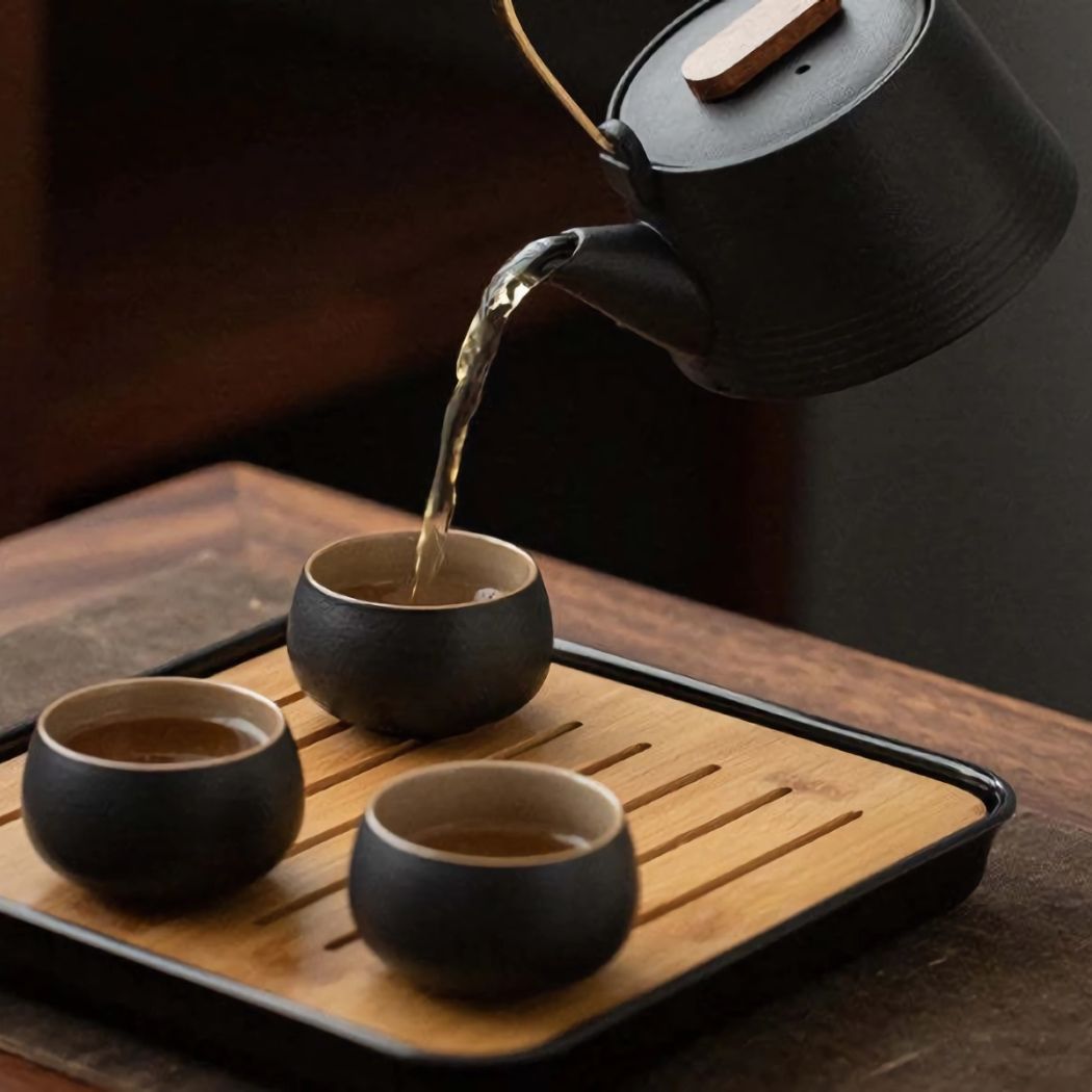 Service à thé en céramique avec plateau en bambou – Théière, 4 tasses et accessoires