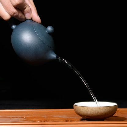 Théière artisanale en argile bleue – 180 ml, décor peint à la main