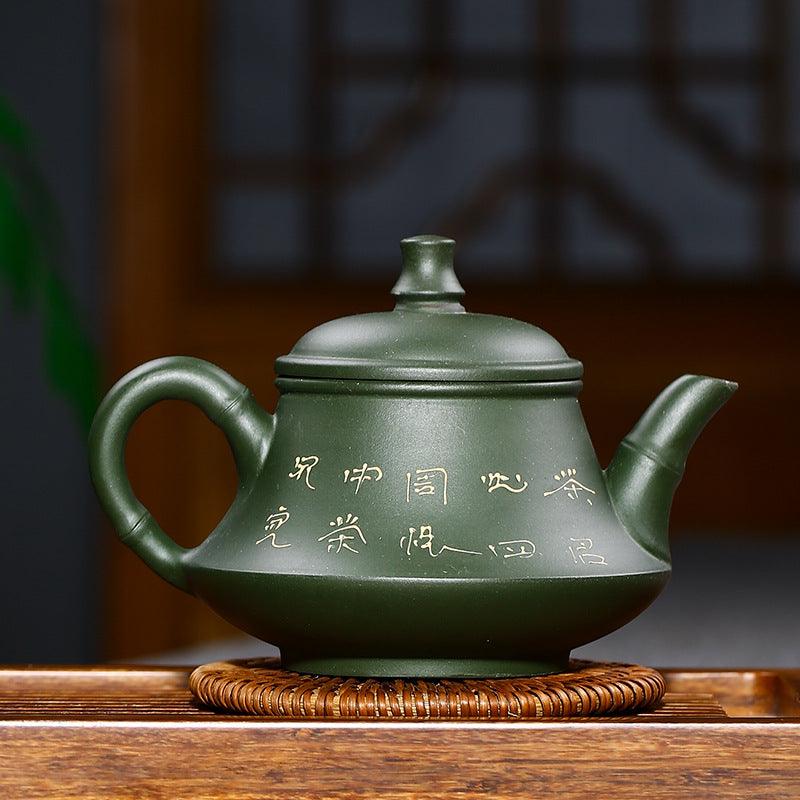 Théière artisanale en argile verte – Décor lotus, anse bambou, 230 ml