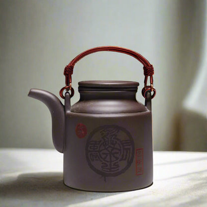 Théière artisanale en argile violette – 720 ml, anse en rotin ou cuivre