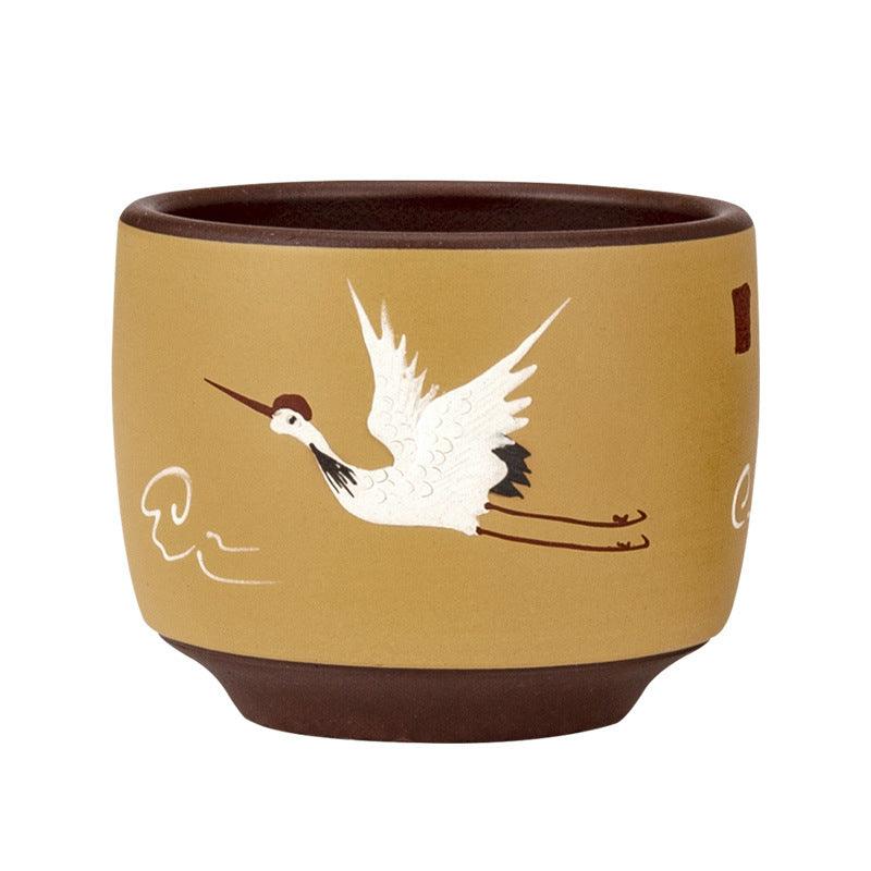 Tasse à thé artisanale en argile violette – Motif grue peint à la main