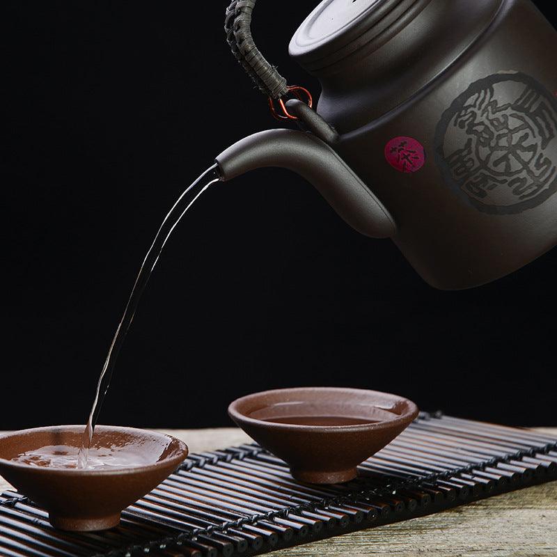 Théière artisanale en argile violette – 720 ml, anse en rotin ou cuivre