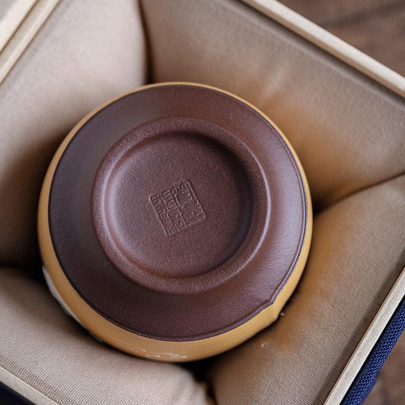 Tasse à thé artisanale en argile violette – Motif grue peint à la main